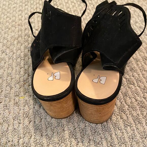 BP Sz 6.5 Black Cut Out Heels 2 1/4 inch Wooden Heels Suede Upper Lace Up - Picture 3 of 4